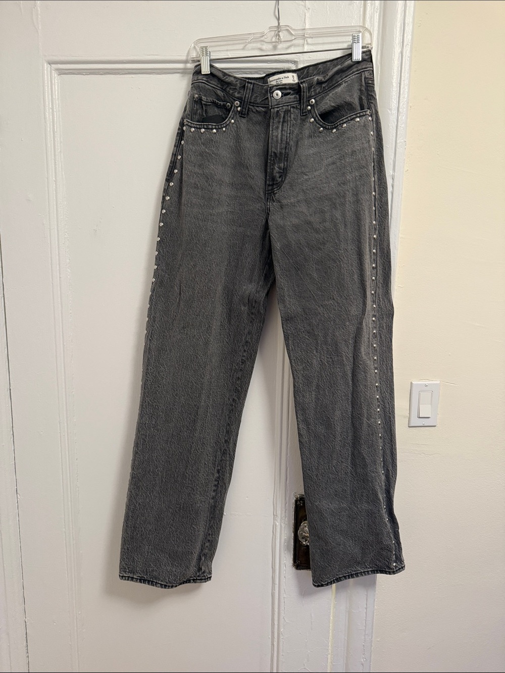 Abercrombie and Fitch Loose high rise Stud-Trim Jeans - Gray